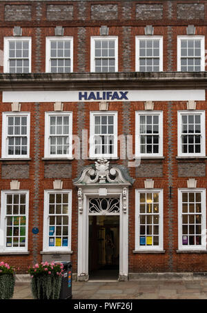 Chichester, Royaume-Uni - 06 octobre 2018 : l'avant de Halifax Bank succursale dans la rue East Banque D'Images