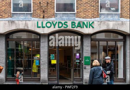 Chichester, Royaume-Uni - 06 octobre 2018 : l'avant de la Lloyds Bank branch dans East Street Banque D'Images
