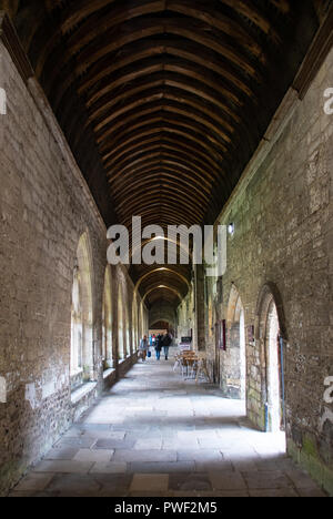 Chichester, Royaume-Uni - 06 octobre 2018 : une vue sur le cloître de la cathédrale de Chichester Banque D'Images