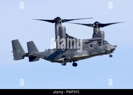 Annonce de l'USAF-22B Osprey du résident 7e Escadron d'opérations spéciales à l'atterrissage dans le vent du sud à la suite d'un test à l'air rapide à RAF Mildenhall. Banque D'Images