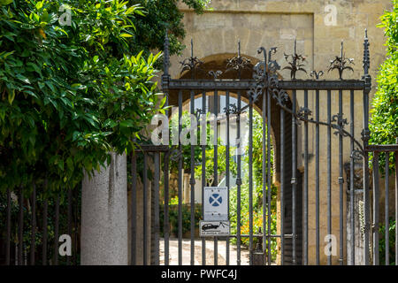 Cordoue, Espagne - Juin 20 : PORTE FERMÉE contre le bâtiment, de l'Europe Banque D'Images