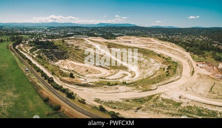 Panorama de l'antenne de grande mine de calcaire et les montagnes en Australie Banque D'Images