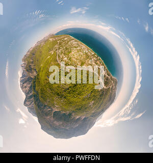 Panorama sphérique 360 degrés sur la mer et montagnes près de Kemer, Turquie Banque D'Images