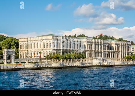 Çırağan Palace Kempinsk est un hôtel Ottoman Imperial Palace et sur le Bosphore, Istanbul. Banque D'Images