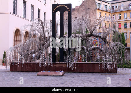 Metal weeping willow tree, Holocaust Memorial, à la Grande Synagogue de la rue Dohany à Budapest Banque D'Images