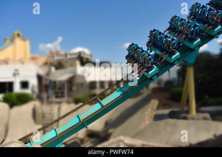 Orlando, Floride. 21 septembre, 2018. Le moment heureux de gens assis dans Kraken roller coaster à Seaworld. Banque D'Images