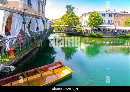 La France. Vaucluse (84). L'Isle-sur-Sorgue. Au restaurant le bassin Banque D'Images