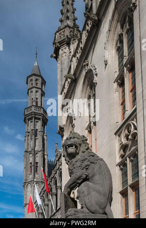 Détail architectural de la Cour provinciale et Historium bâtiments dans la ville médiévale de Bruges, Flandre occidentale, Belgique. Banque D'Images