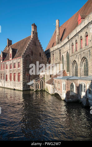Architecture extérieure de Saint Johns, un musée de l'hôpital pour l'un des plus anciens hôpitaux préservés en Europe, Mariastraat, Bruges, Belgique Banque D'Images