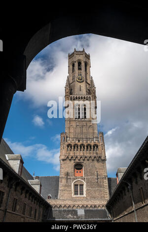 Le beffroi de Bruges, une tour médiévale et de repère important dans le centre-ville de Bruges, Flandre occidentale, Belgique Banque D'Images