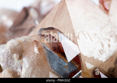 Quartz rouge, le magnifique spécimen minéral cristal de quartz Banque D'Images