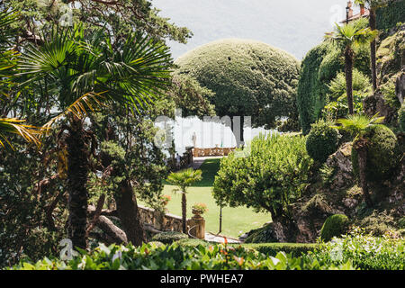 Lezzeno, Italie - Juillet 08, 2017 : Avis de Villa del Balbianello's gardens, Le Lac de Côme. La Villa a été utilisé comme emplacement pour plusieurs films, dont La Guerre des Etoiles Banque D'Images