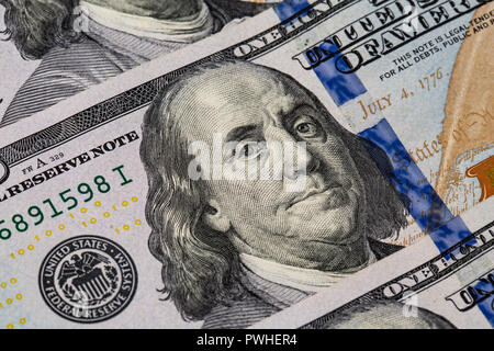 Plan macro sur une 100 dollar. Dollars Libre Concept. Dollars américains l'argent comptant. Une centaine de billets en dollars. Centaines de dollars. Benjamin Franklin's por Banque D'Images