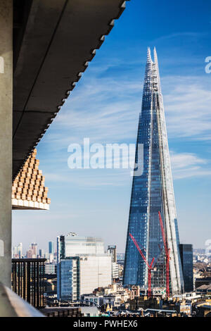 La ville de Londres avec l'emblématique bâtiment vu d'échardes de la Tate Modern. Banque D'Images