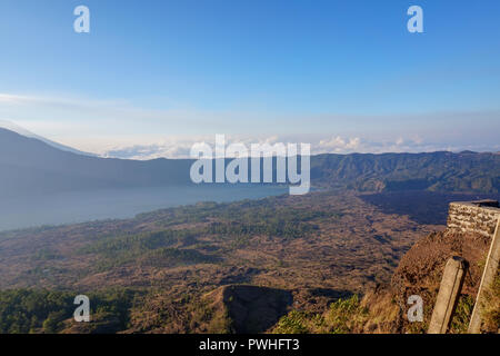 Avis de Danau Batur, un lac dans une caldeira à Bali Banque D'Images