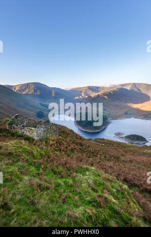 Vue du chalet en ruine près de l'ancienne route cadavre vers l'Haweswater Mardale Rigg et Riggingdale dans Cumbria Lake District Banque D'Images