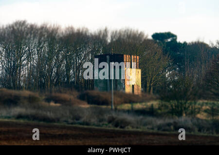 Château d'eau à une ancienne station radar en temps de guerre, de Bawdsey Ferry, Suffolk, UK. Banque D'Images