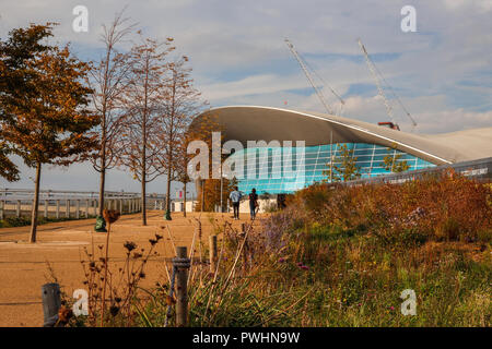 Le centre aquatique, Queen Elizabeth Olympic Park conçu par Zaha Hadid , , Londres, Angleterre, Royaume-Uni, Europe. Banque D'Images