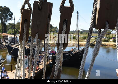 Tendeurs de carénage, gréement, navires caravelles Columbus replica Banque D'Images