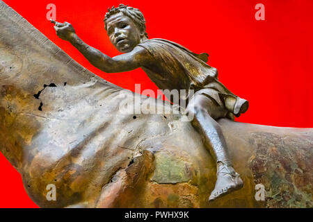 Cheval en bronze et jeune garçon Artemision Statue Jockey Musée National Archéologique d'Athènes Grèce. Cast 12 BC, trouvés dans la région de shipwreck Artemision côte. Banque D'Images