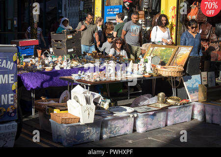 LONDON, UK- 14 septembre 2018 : les gens dans la rue à Bricklane est de Londres. Marché aux puces. Banque D'Images