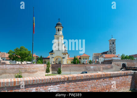 Vue de la Citadelle Alba-Carolina sur une journée ensoleillée d'été à Alba Iulia, Roumanie. Banque D'Images