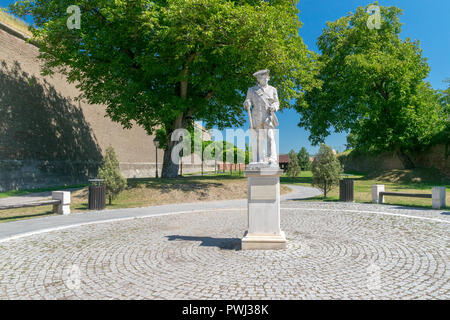 L'intérieur de la Citadelle Alba-Carolina statue sur une journée ensoleillée à Alba Iulia, Roumanie. Banque D'Images