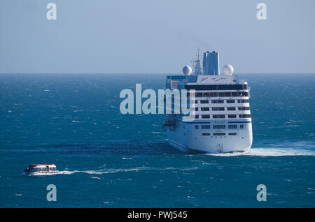 Une soumission passe par l'Océanie Croisière bateau de régate dans les eaux de Penneshaw, Kangaroo Island en Australie du Sud, Australie. Banque D'Images