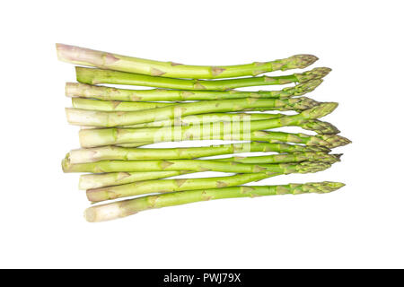 Beaucoup de vert frais entier asperge flatlay isolé sur fond blanc Banque D'Images