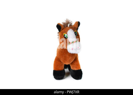 Soft plush toy cheval brun sur blanc fond isolé. Banque D'Images