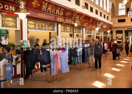 Royaume-uni, Angleterre, Tyneside, Newcastle upon Tyne, Grainger Market, Marks and Spencer's Penny Bazar, le plus petit M&S au monde Banque D'Images