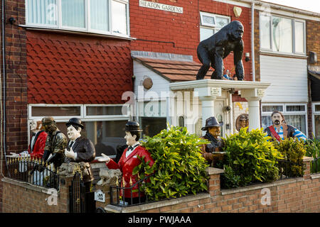 Royaume-uni, Angleterre, Tyneside, Boldon, Heaton Gardens, le kitsch décorant les chiffres du Yanetta Stan Stan's Fish House Banque D'Images
