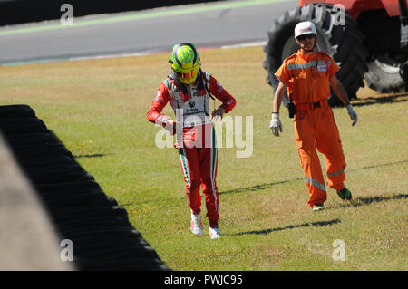 Circuit du Mugello, Italie 19 Juillet 2016 : Mick Schumacher de Prema Powerteam fr e Juan Manuel Correa ont un incident de course de Formule 4 au circuit du Mugello Banque D'Images