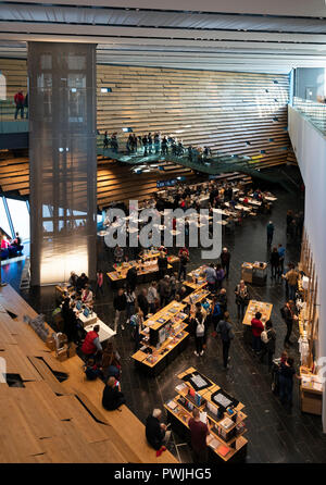 Intérieur de la Scottish Design galeries au nouveau musée V&A dans la région de Dundee , Ecosse, Royaume-Uni. Banque D'Images
