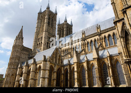 Les tours de l'ouest de la cathédrale de Lincoln, Ville de Lincoln, Angleterre, Royaume-Uni Banque D'Images