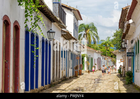 Rues et maisons coloniales, dans le centre historique de Paraty, Brésil, Amérique du Sud Banque D'Images