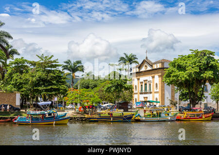 Église Notre Dame des Remèdes dans le centre historique de Paraty, Brésil, Amérique du Sud Banque D'Images