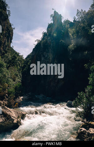 Cascades d'Akchour Cascade, Chefchaouen, Maroc, 2018 Banque D'Images