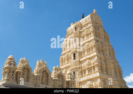 La tour du temple de Temple Virupaksha Hampi, Inde Banque D'Images