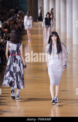 Tokyo, Japon. 16 Oct 2018. 2018/10/16, Tokyo Show 'piste' de Tae Lovina Lovina Tae Designer à la Fashion Week de Tokyo 2019 Amazon S/S. (Photos par Michael Steinebach/AFLO) Credit : AFLO Co.,Ltd/Alamy Live News Banque D'Images