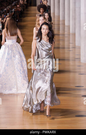 Tokyo, Japon. 16 Oct 2018. 2018/10/16, Tokyo Show 'piste' de Tae Lovina Lovina Tae Designer à la Fashion Week de Tokyo 2019 Amazon S/S. (Photos par Michael Steinebach/AFLO) Credit : AFLO Co.,Ltd/Alamy Live News Banque D'Images