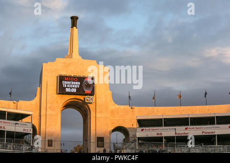 Coliseum stadium péristyle pour le Colorado Buffaloes vs USC Trojans CIP-12 jeu de football au Los Angeles Memorial Coliseum, le samedi 13 octobre 2018 (Photo par Jevone Moore) Banque D'Images