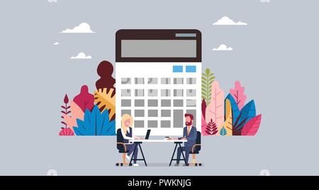 Homme et femme d'affaires calculatrice travaillant de concert interview s'asseoir à un bureau , les gens d'affaires télévision concept de réflexion Illustration de Vecteur