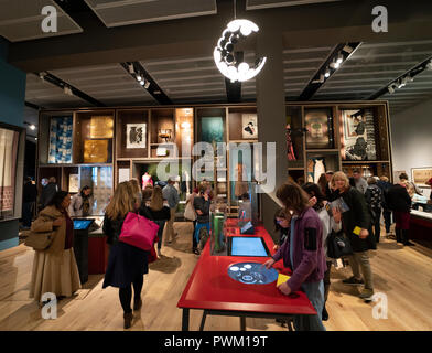 Intérieur de la Scottish Design galeries au nouveau musée V&A dans la région de Dundee , Ecosse, Royaume-Uni. Banque D'Images