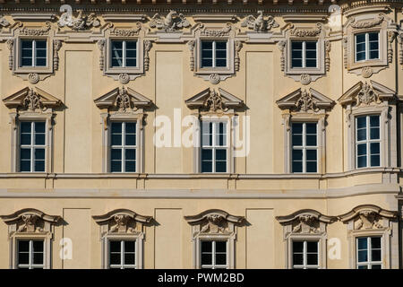 Berlin, Allemagne - octobre 2018 : historique restauré façade du château impérial ( ) / City Palace Forum Humboldt à Berlin, Allemagne. Banque D'Images