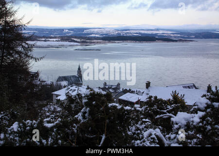 Vue d'Ardishaig village de pêcheurs sur la côte d'Argyle en Ecosse pendant l'hiver. Banque D'Images