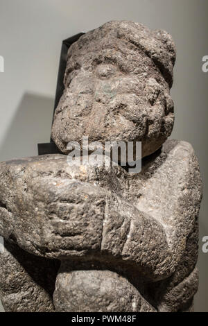 Madrid, Espagne - Septembre 8th, 2018 : porte-drapeau de la culture Mayan-Toltec sculpture, Musée des Amériques, Madrid, Espagne Banque D'Images