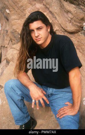 Désert de Mojave, CALIFORNIE - 20 OCTOBRE : (exclusif) Acteur Diego Serrano pose à une séance photo le 20 octobre, 1992 dans désert de Mojave, en Californie. Photo de Barry King/Alamy Stock Photo Banque D'Images