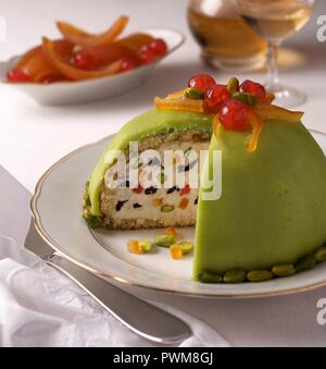 Cassata (dessert à base de crème de ricotta, fruits confits et pistaches, Italie) Banque D'Images