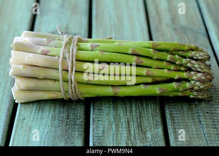 Un ensemble d'asperges fraîches Banque D'Images